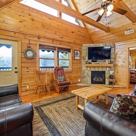 Spacious Smokies Cabin - Hot Tub With Mountain Views 蓋特林堡 外观 照片