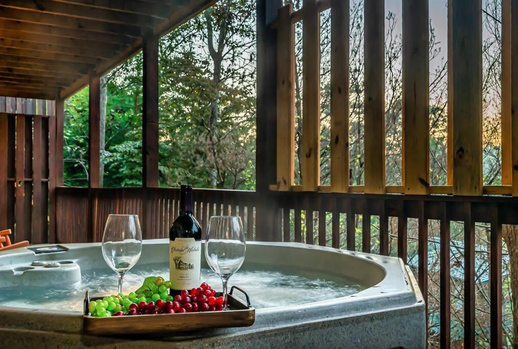Spacious Smokies Cabin - Hot Tub With Mountain Views 蓋特林堡 外观 照片