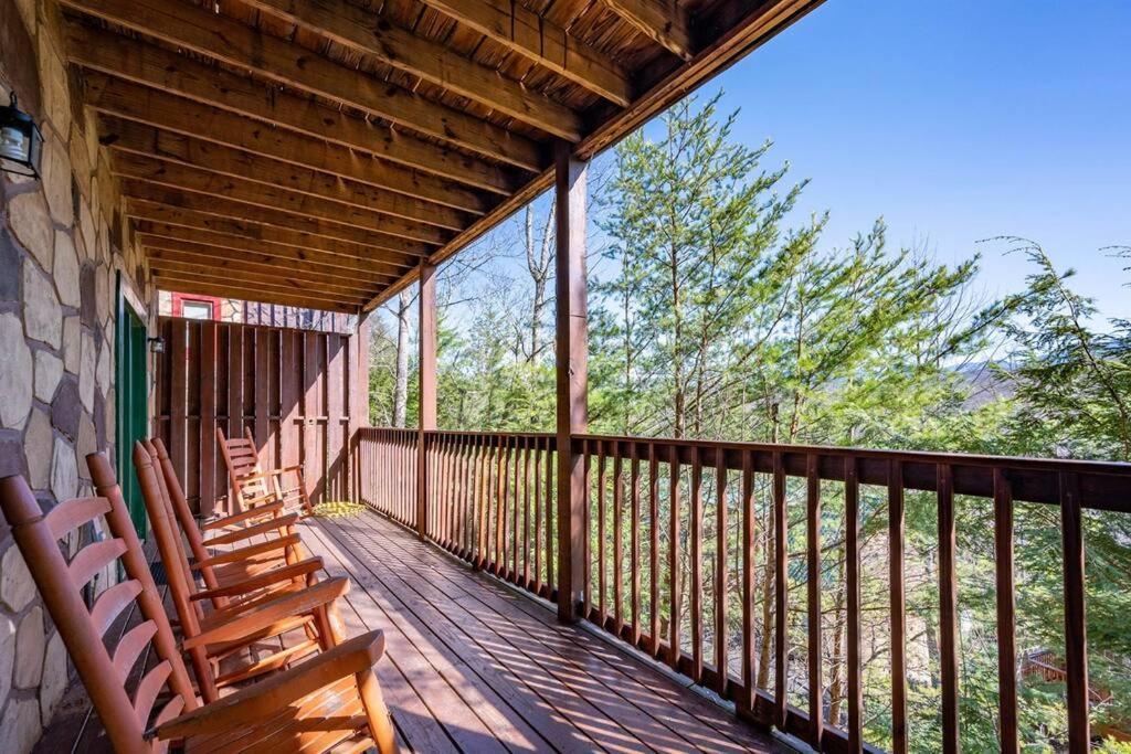 Spacious Smokies Cabin - Hot Tub With Mountain Views 蓋特林堡 外观 照片