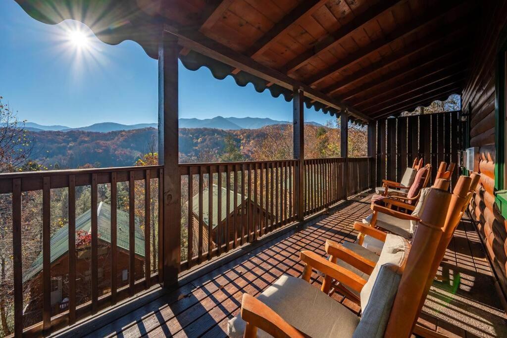 Spacious Smokies Cabin - Hot Tub With Mountain Views 蓋特林堡 外观 照片