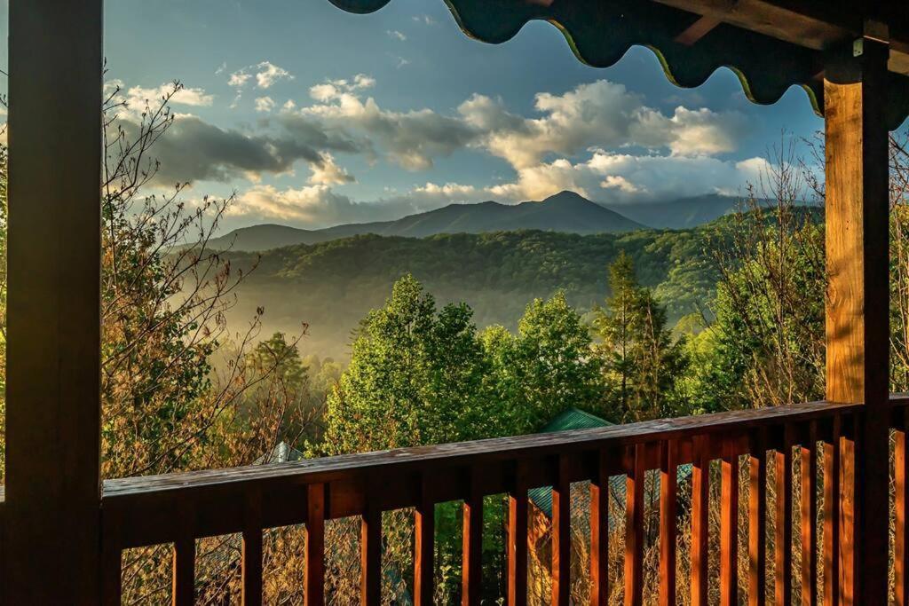 Spacious Smokies Cabin - Hot Tub With Mountain Views 蓋特林堡 外观 照片