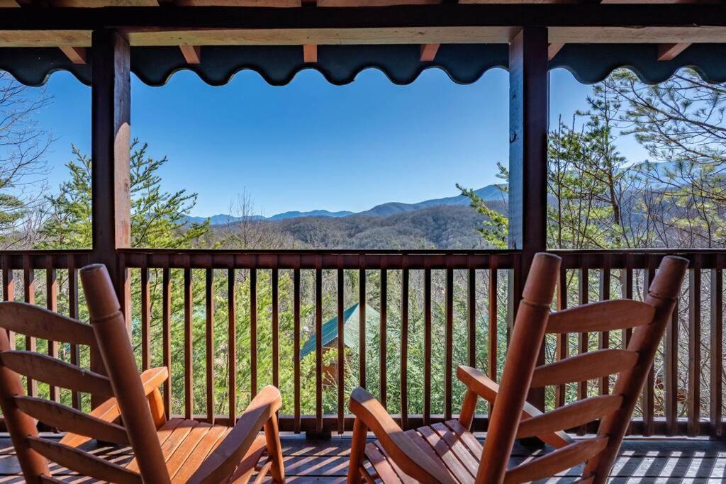 Spacious Smokies Cabin - Hot Tub With Mountain Views 蓋特林堡 外观 照片