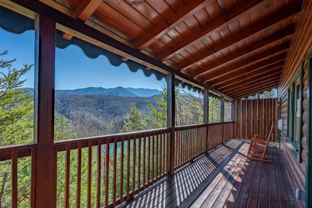 Spacious Smokies Cabin - Hot Tub With Mountain Views 蓋特林堡 外观 照片