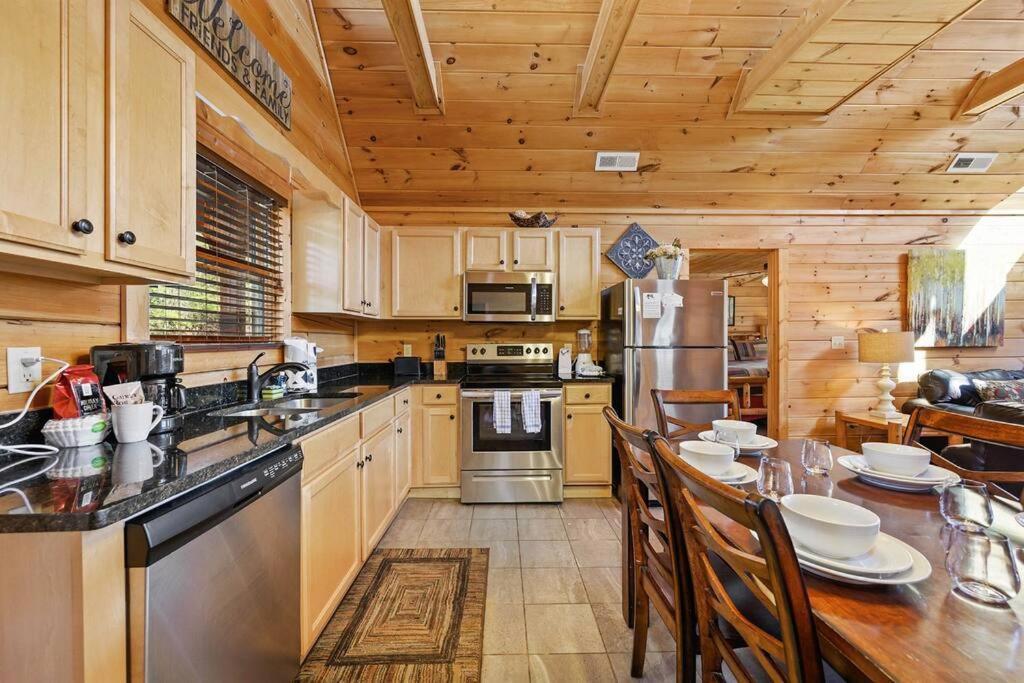 Spacious Smokies Cabin - Hot Tub With Mountain Views 蓋特林堡 外观 照片
