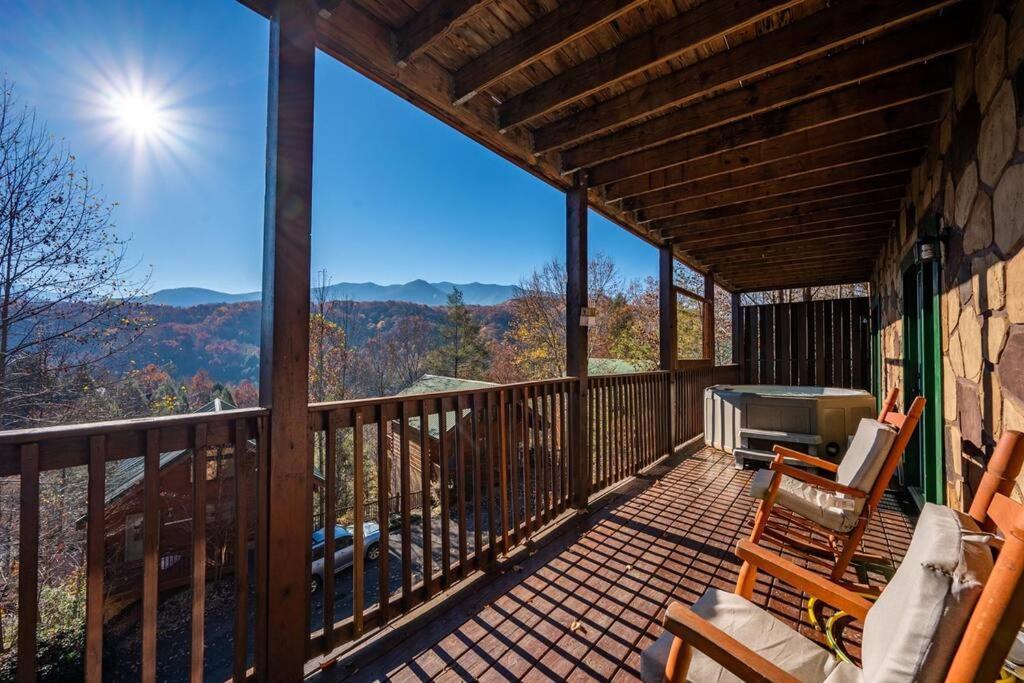 Spacious Smokies Cabin - Hot Tub With Mountain Views 蓋特林堡 外观 照片