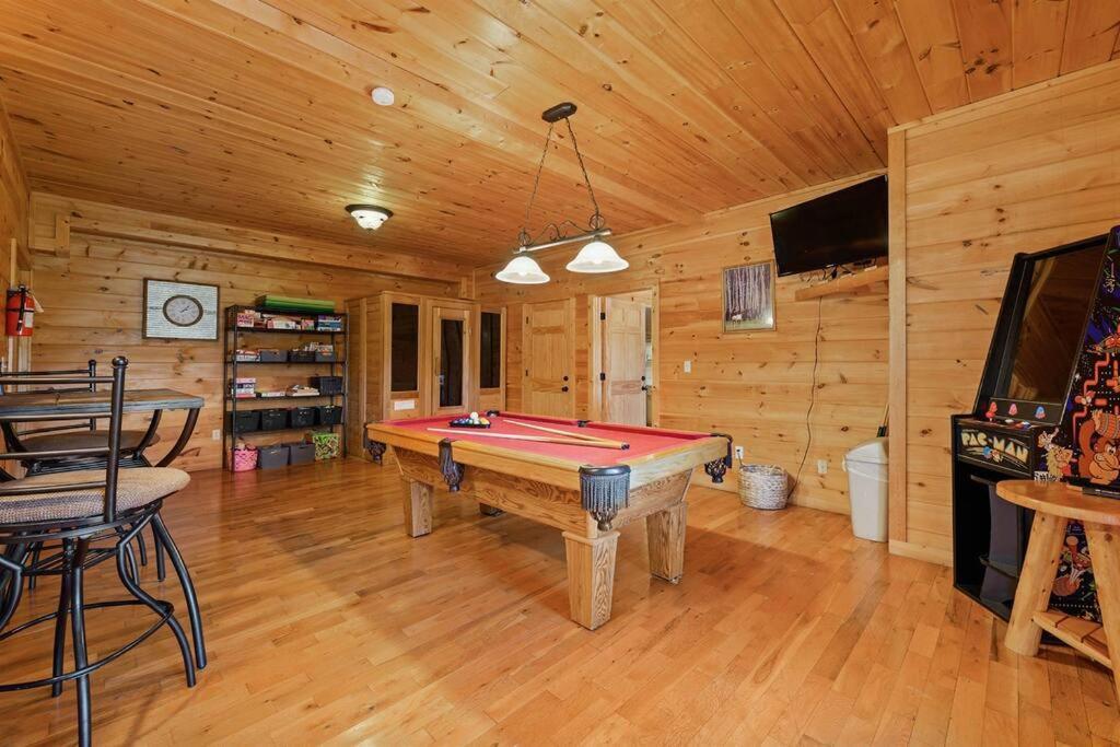 Spacious Smokies Cabin - Hot Tub With Mountain Views 蓋特林堡 外观 照片
