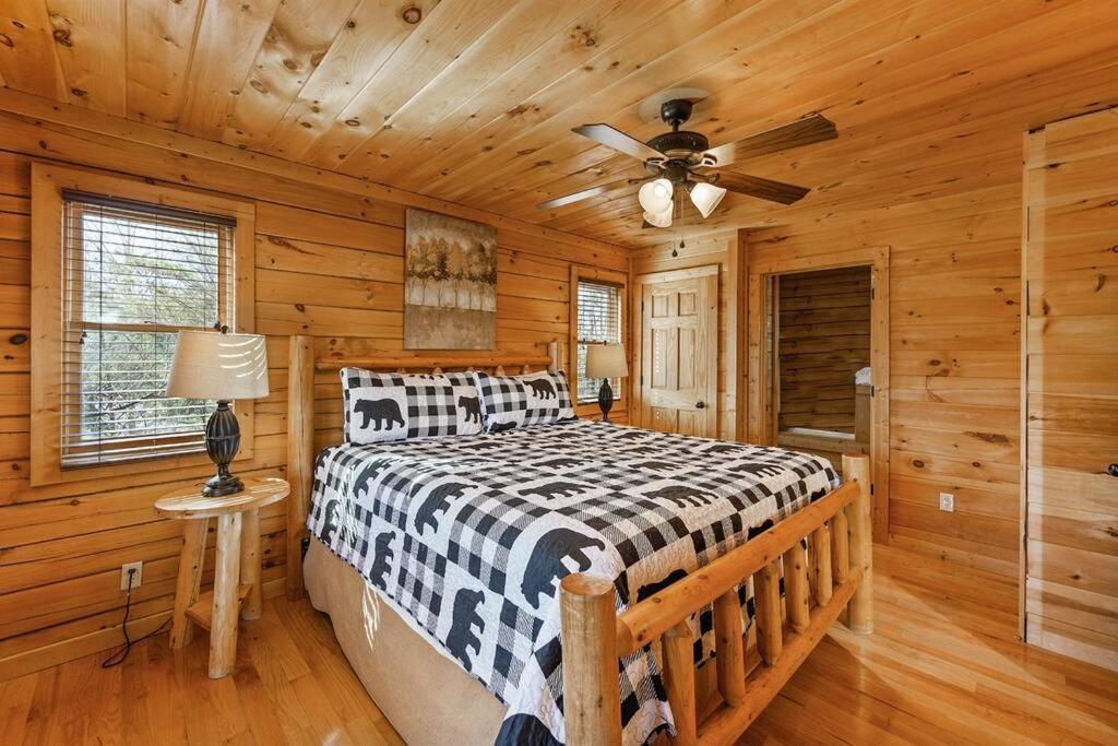 Spacious Smokies Cabin - Hot Tub With Mountain Views 蓋特林堡 外观 照片