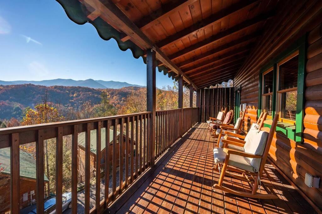 Spacious Smokies Cabin - Hot Tub With Mountain Views 蓋特林堡 外观 照片