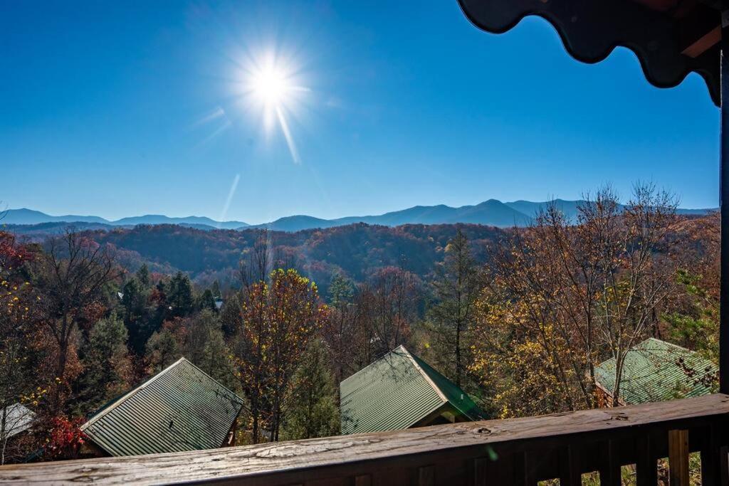Spacious Smokies Cabin - Hot Tub With Mountain Views 蓋特林堡 外观 照片