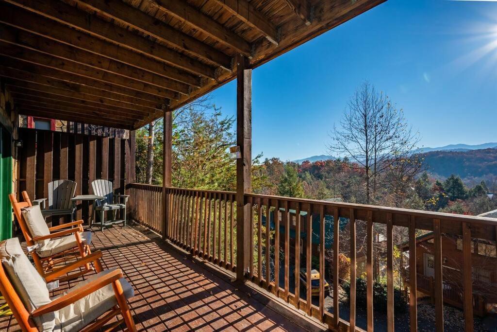 Spacious Smokies Cabin - Hot Tub With Mountain Views 蓋特林堡 外观 照片