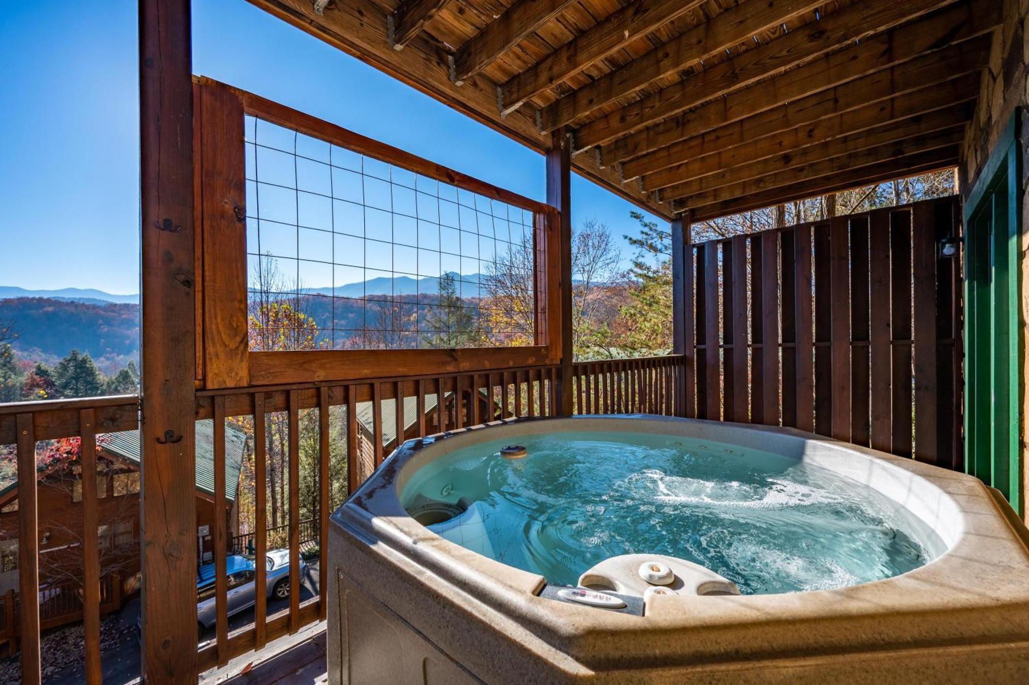 Spacious Smokies Cabin - Hot Tub With Mountain Views 蓋特林堡 外观 照片